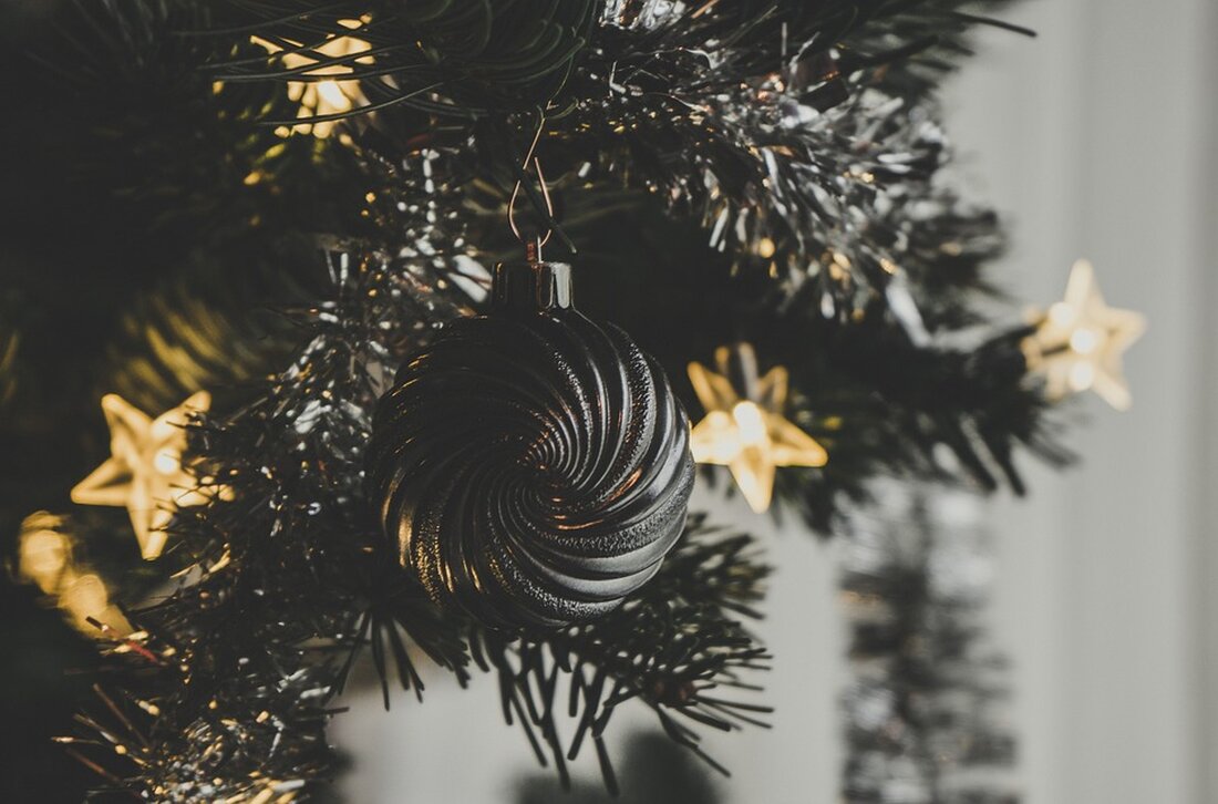 In Schattendorf entschieden die Bürger über die neue Weihnachtsbeleuchtung. Kinder wählten das motiv "Star Pole" und erlebten gelebte Demokratie und festliche Freude. Jetzt strahlt die Gemeinde im Lichterglanz!
