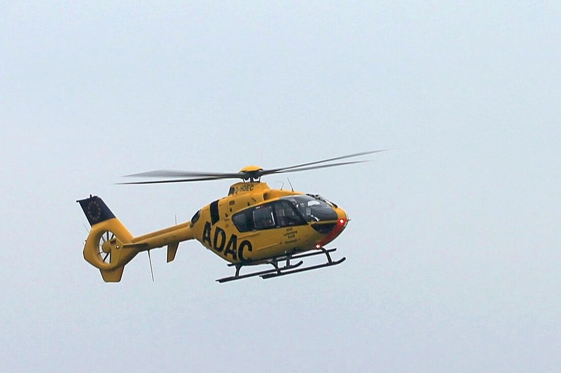 Nach einem schweren Unfall auf der Flughafenstraße in Pasching wurden mehrere Personen verletzt. Eine schwer verletzte Person wurde mit dem Hubschrauber ins Krankenhaus geflogen. Details unklar.