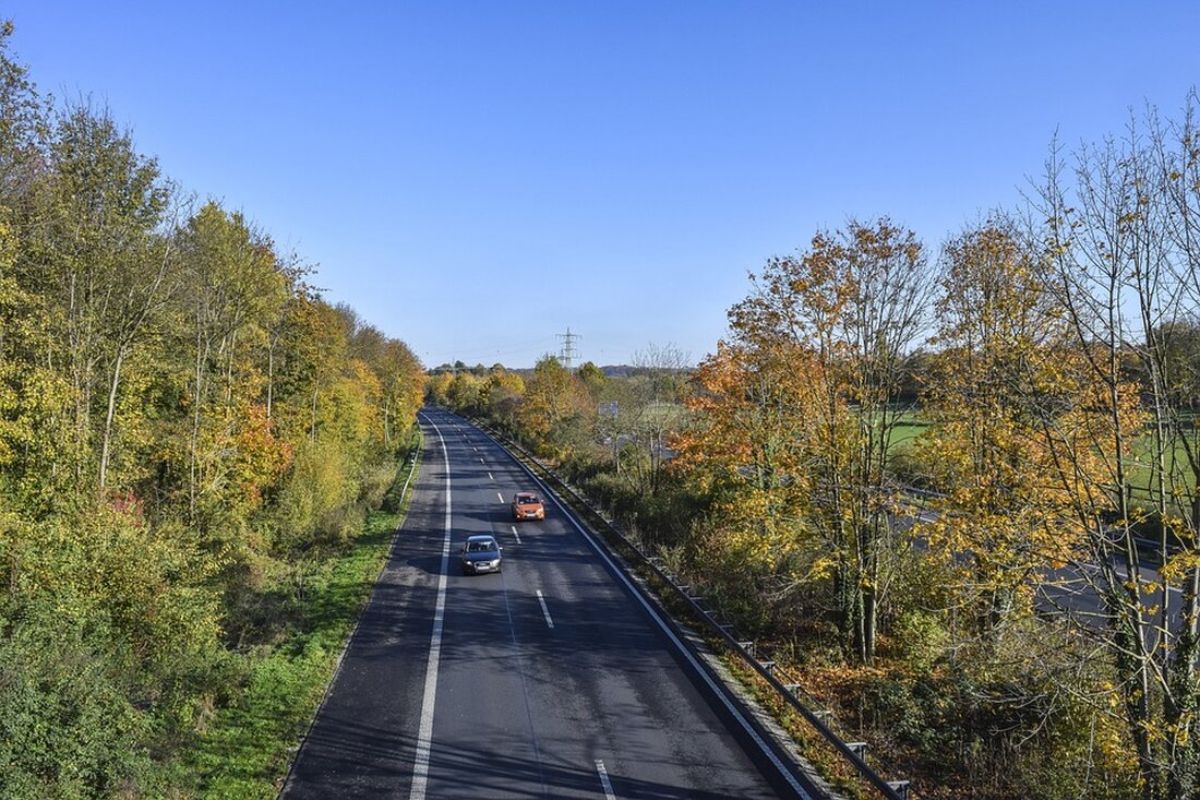 Ein 77-jähriger Autofahrer wurde am 28. November in Schrems bei einem Unfall mit einem Traktorgespann schwer verletzt und im Fahrzeug eingeklemmt. Die LB 41 war bis 18:30 Uhr gesperrt.