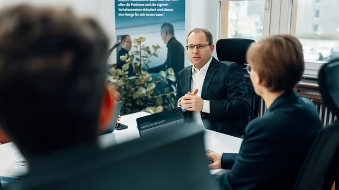 Erfahren Sie, wie WandelWerker Consulting GmbH durch systemische Fragetechniken eine nachhaltige Sicherheitskultur in Unternehmen fördert.