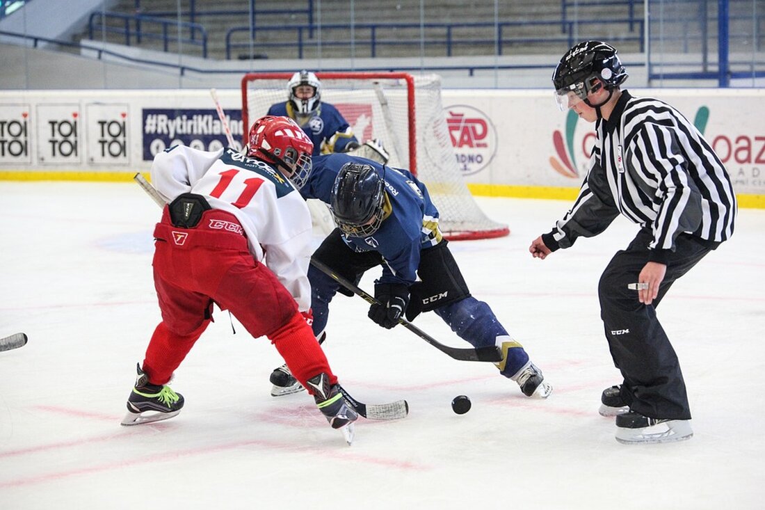 Schockierende Gewalt im Eishockey: Beim Nachwuchsspiel in Villach wurde der Trainer der Gäste auf der Spielerbank verprügelt. Lesen Sie mehr über die unschönen Vorfälle in der Stadthalle.
