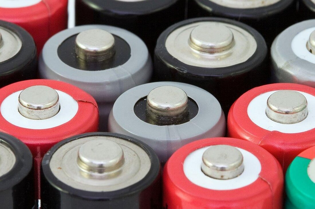 Ägypten startet den Bau eines großen Solar- und Batteriespeicherprojekts, um seine Energiekrise zu bekämpfen. Dieses innovative Vorhaben könnte landesweite Stromausfälle deutlich reduzieren.