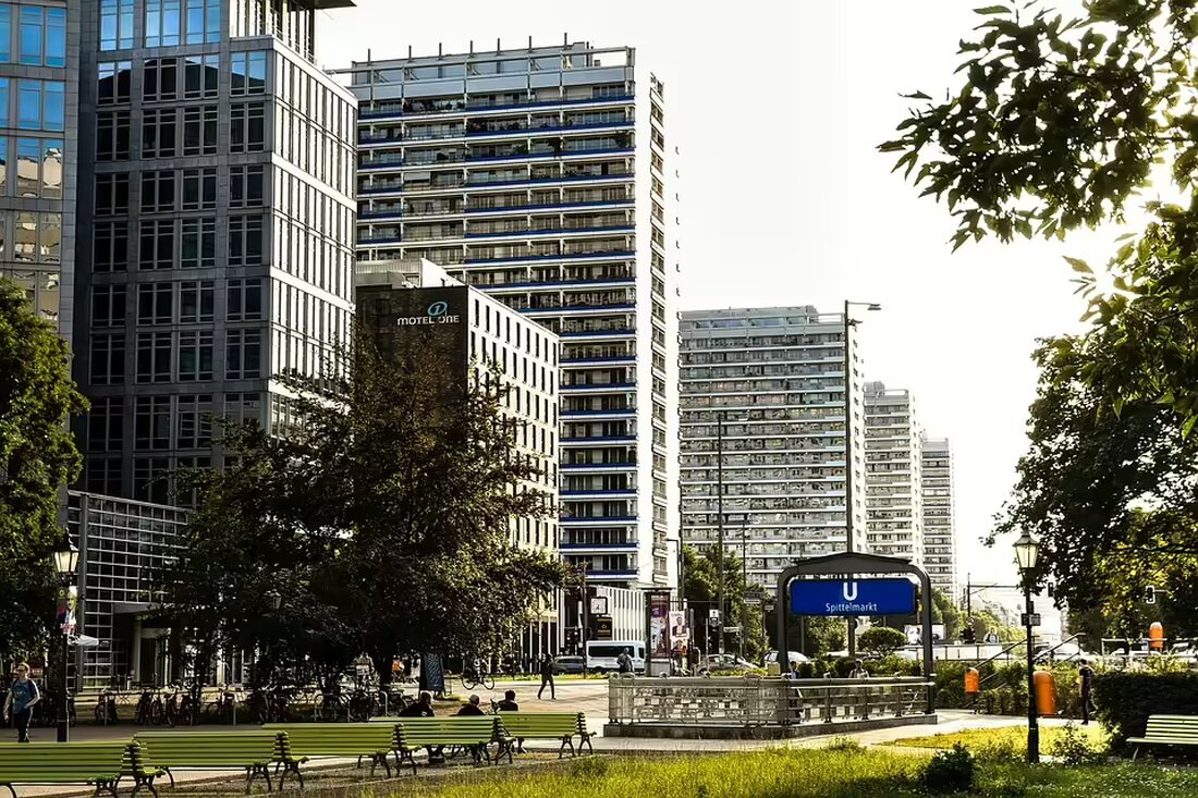 Achtung Autofahrer! Heute, am 06.11.2024, gibt es eine Straßensperrung auf der Höhenrainer Straße in Feldkirchen-Westerham. Informieren Sie sich über die aktuellen Verkehrsmeldungen auf news.de!