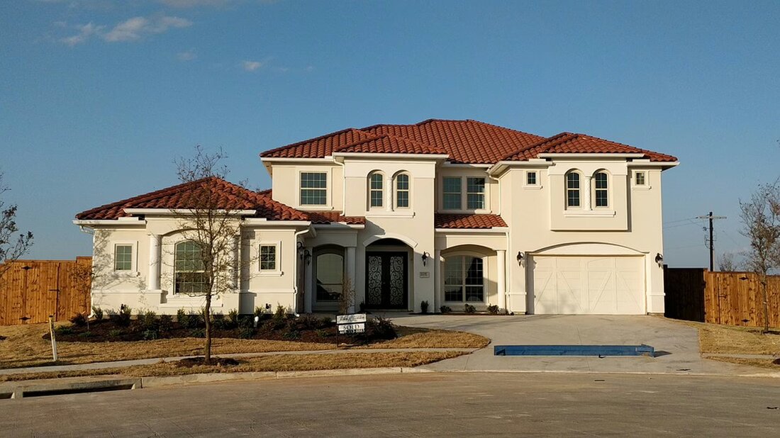 Ein tragischer Streit zwischen Vater und Sohn endet tödlich. Der 22-Jährige wird wegen Mordes angeklagt, während sein Verteidiger auf Notwehr plädiert. Details zu einem familiären Supergau.