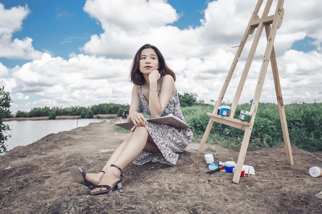 Die südkoreanische Künstlerin Moka Lee verwandelt Instagram-Posts von Fremden in beeindruckende Porträts. Ihre Werke erregen internationale Aufmerksamkeit und erzielen hohe Preise.