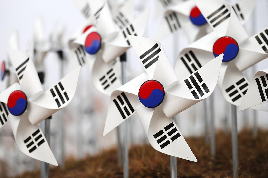 Der Oppositionsführer Südkoreas hielt die martialische Gesetzesanordnung des Präsidenten Yoon für ein Deepfake. Sein Partei fordert nun die Amtsenthebung des Präsidenten. Erfahren Sie mehr über die Entwicklungen.