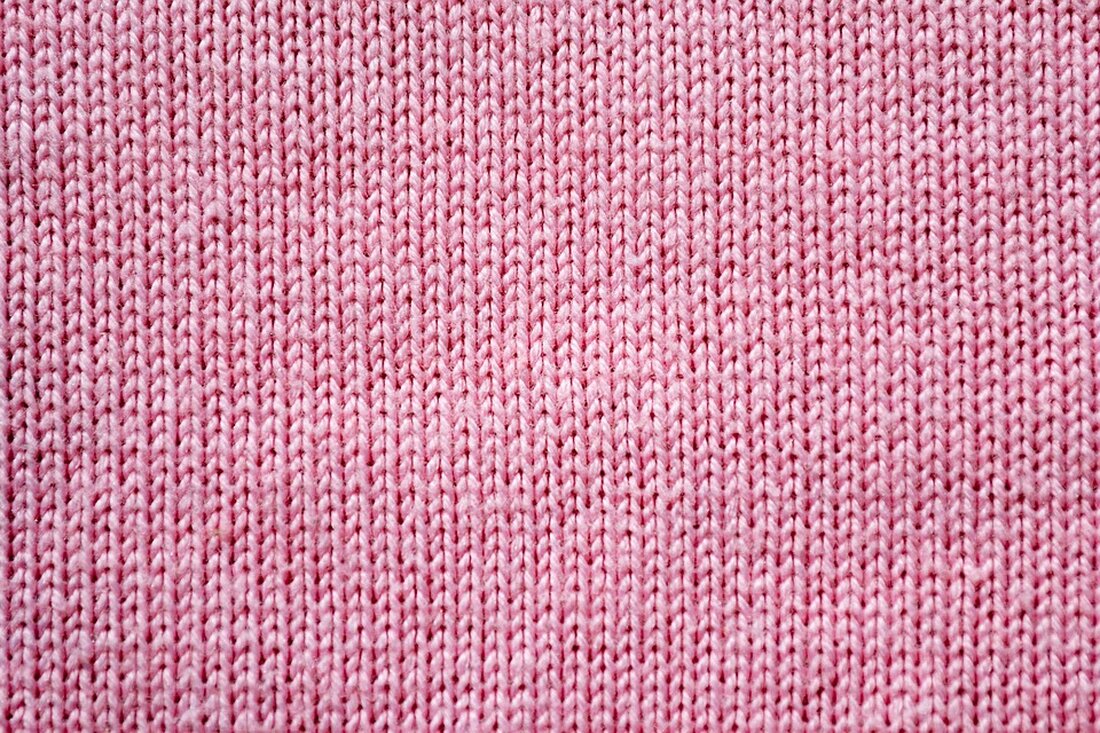 Über 30 Unternehmerinnen von Frau in der Wirtschaft Gmunden besuchten die Ausstellung „Textile Visionen aus dem Salzkammergut" im Museum Ebensee. Entdecken Sie die inspirierenden Einblicke!
