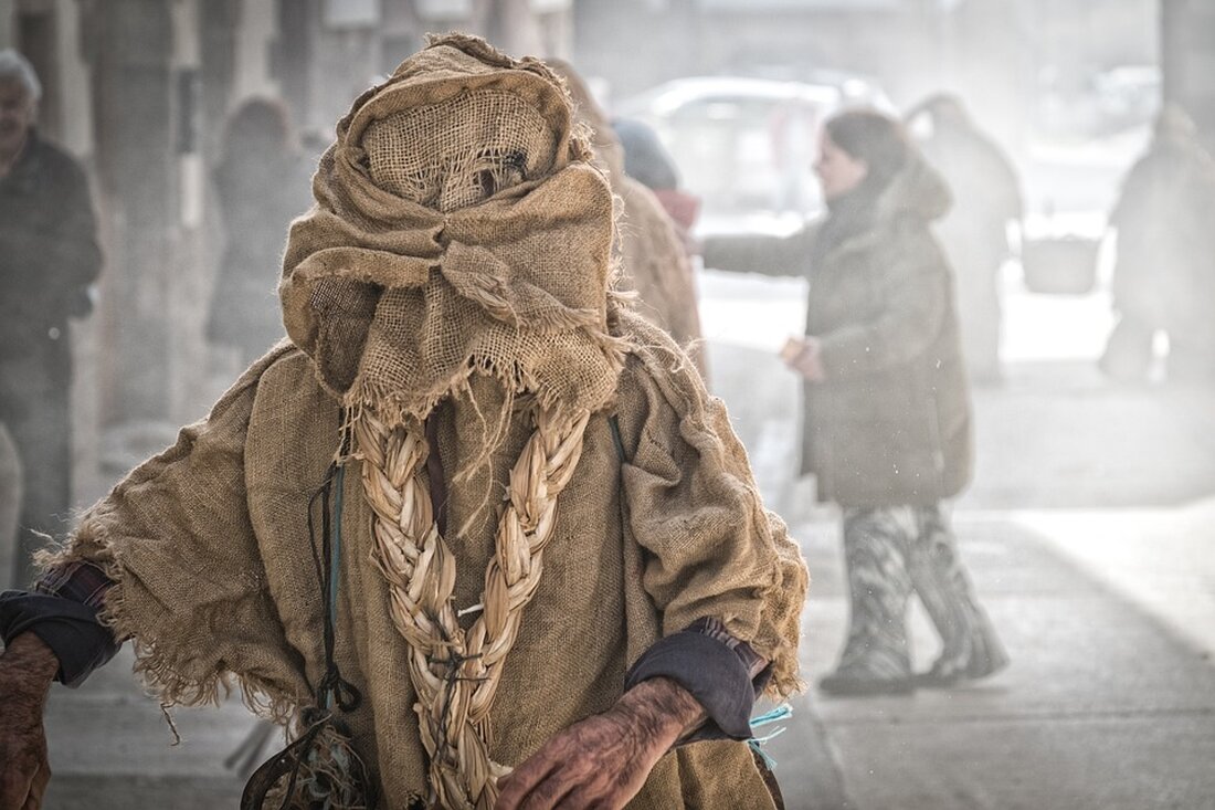 Die Eröffnung des Hallenbads ohne Weihwasser sorgt für Kontroversen. Martinsfeiern werden umgedeutet, Holzkreuze in Spitälern ersetzt. Was steckt hinter diesen Traditionen? Jetzt lesen!