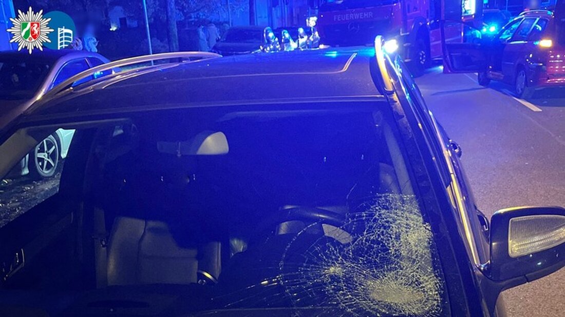 Eine 37-jährige Fußgängerin verlor am Montagabend in Oberhausen nach einem Verkehrsunfall ihr Leben. Ermittlungen laufen.