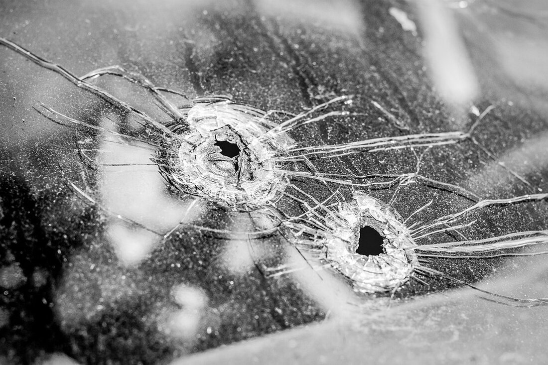 Ermittlungen laufen nach tragischem Vorfall in Matzendorf-Hölles: Ein Paar wurde nach Schüssen tot aufgefunden. Details zu den Umständen und Hintergründen des Vorfalls sind noch unklar.