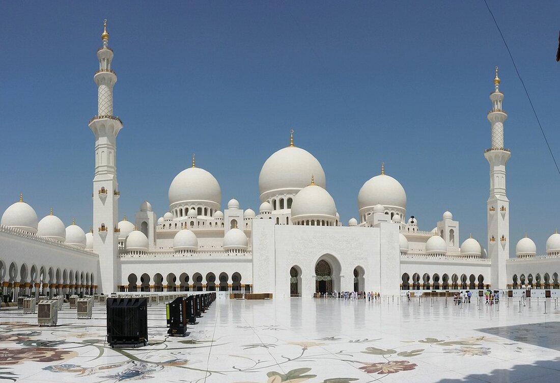 Die USA und die VAE haben eine Partnerschaft zur Errichtung eines riesigen KI-Datenzentrumskomplexes in Abu Dhabi angekündigt. Das Projekt soll die amerikanische Technologie im Nahen Osten stärken und die AI-Kapazitäten erheblich erweitern.