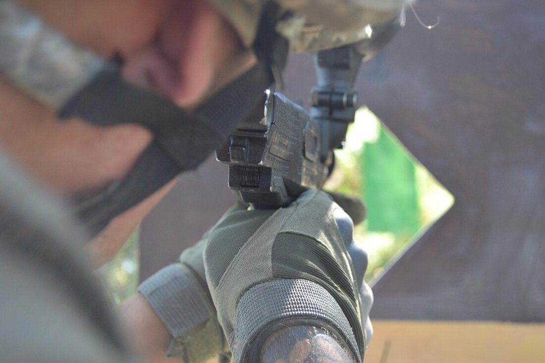 Wie die USA durch ähnliche Drohnenangriffe, wie die der Ukraine auf Russlands Bomberflotte, gefährdet sein könnten. Ein Blick auf die Sicherheitsrisiken für US-Militärbasen und Luftfahrzeuge.