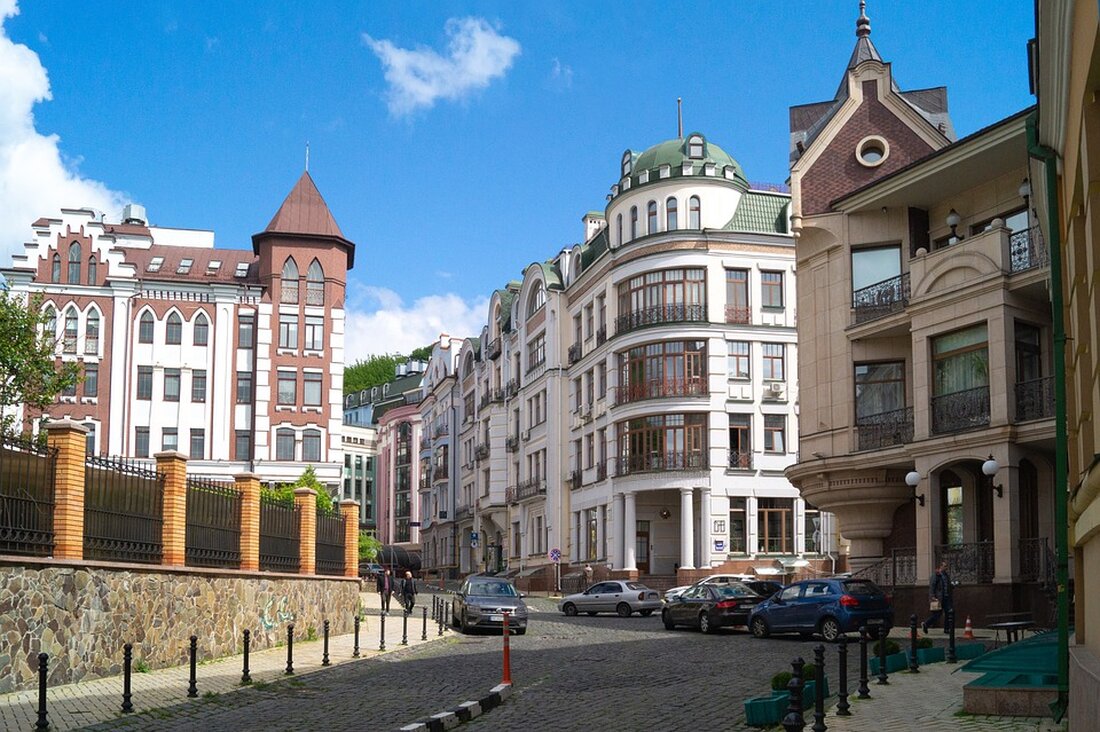 Ukrainische Streitkräfte ersetzen ihren Oberbefehlshaber nach russischen Fortschritten in der strategischen Stadt Pokrovsk. Die Lage spitzt sich zu, während der Druck auf die Ostfront wächst.