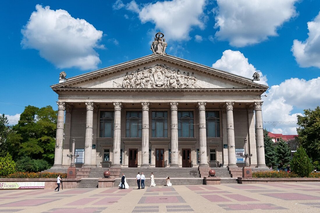 Eine ukrainische Mutter erzählt von der schmerzhaften Tragödie, ihren 10-jährigen Sohn Tymur bei einem russischen Luftangriff verloren zu haben. Ein bewegendes Zeugnis über Verlust und Schuld inmitten des Krieges.