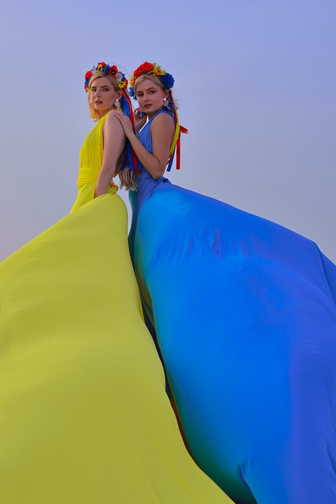 Ukrainische Soldaten kämpfen in der umkämpften Kursk-Region gegen scheinbar unendliche russische Truppen und berichten von ständigen Angrifften, Schlafmangel und strategischen Herausforderungen.