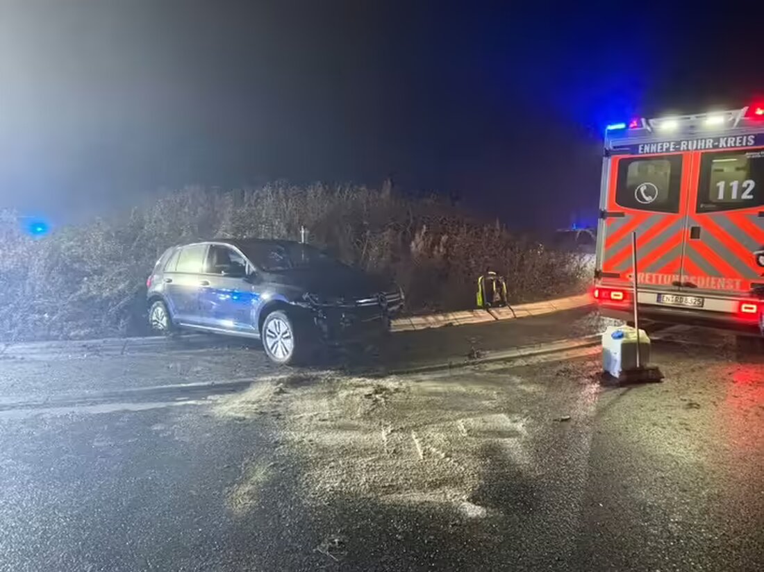 In der Nacht kam es auf der Schwelmer Straße in Wetter zu einem Verkehrsunfall. Feuerwehr und Rettungsdienst waren im Einsatz.