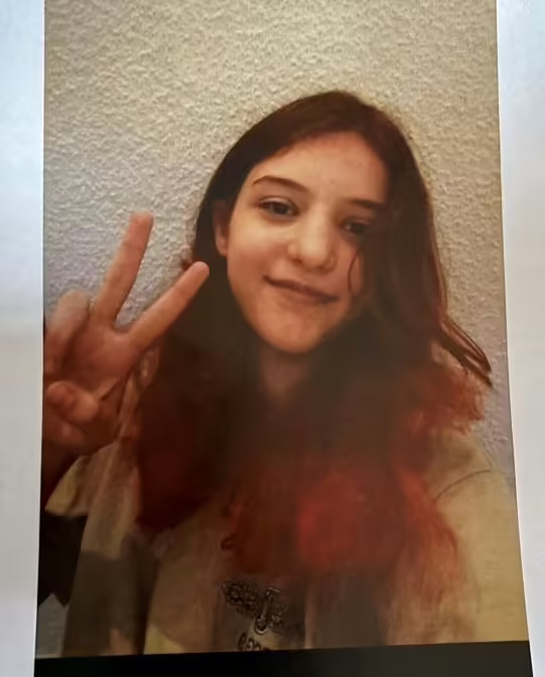 Die 12-jährige Afina Puschkare aus Hamburg-Wilhelmsburg wird vermisst. Hinweise bitte an die Polizei Hamburg unter 040 4286-56789.