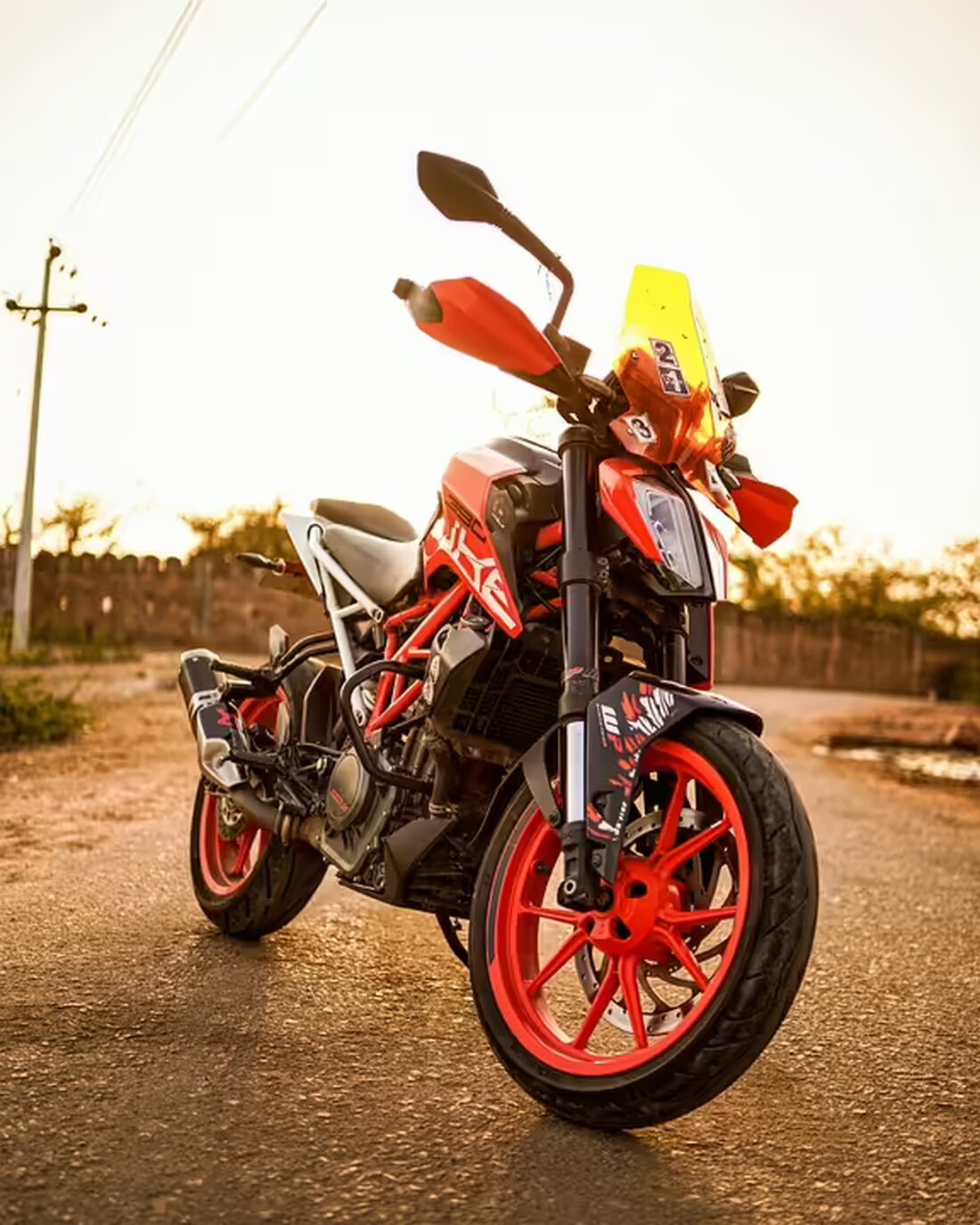 Ein spektakulärer Unfall in Hochwolkersdorf: Ein Auto durchbrach die Hausmauer, glücklicherweise gab es keine Verletzten. Der Schaden ist jedoch enorm. Weitere Informationen und Hintergründe im Artikel.