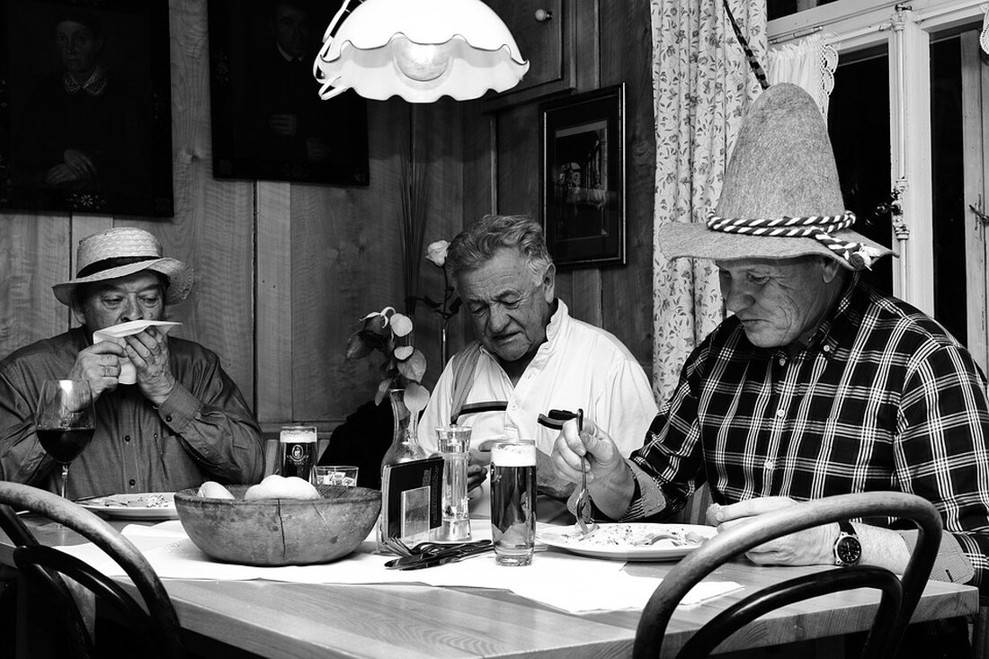 Nach über 100 Jahren erklangen in Magersdorf erneut Zithern. Sieben talentierte Zitherspieler präsentierten ein vielseitiges Programm im Vereinshaus. Erleben Sie die musikalische Rückkehr!