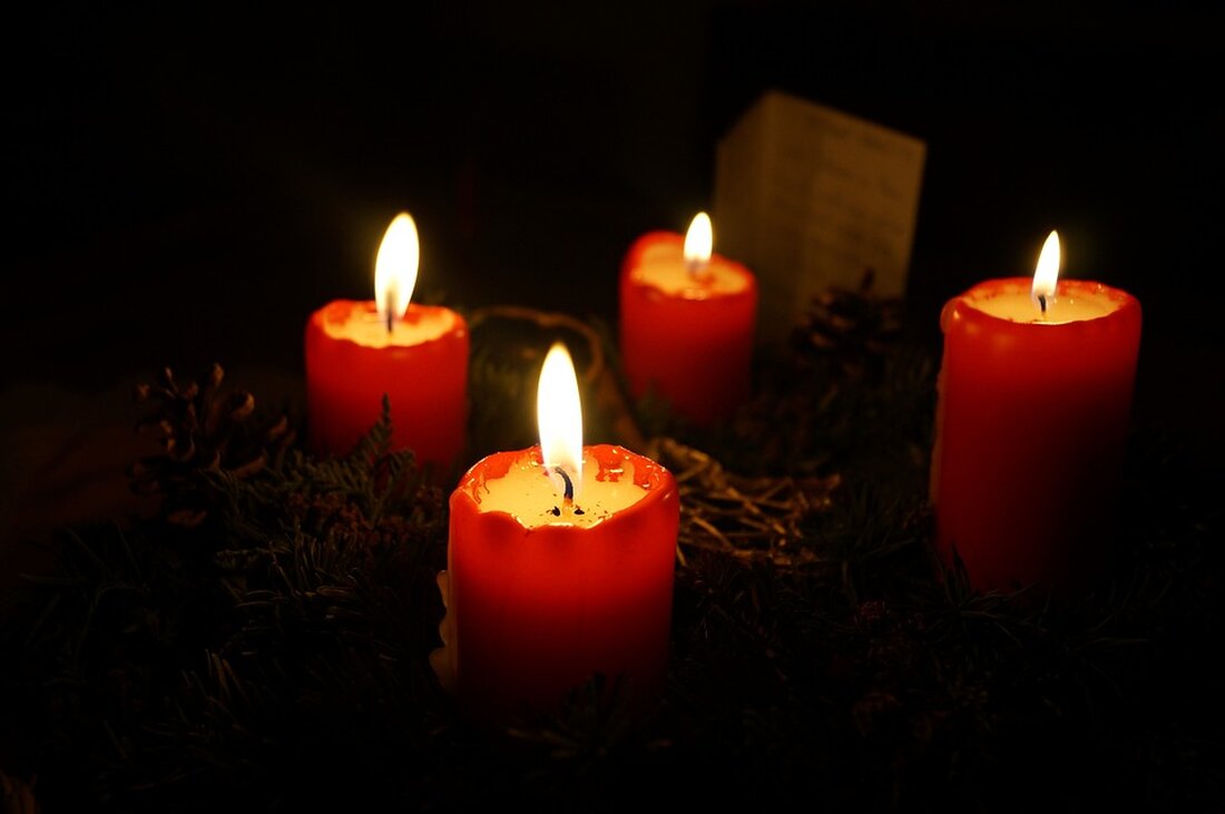 Entdecken Sie das Christkindlpostamt in Villach! An den Adventwochenenden können Kinder Briefe ans Christkind schreiben, Weihnachtsschmuck basteln und eine kleine Überraschung erhalten.