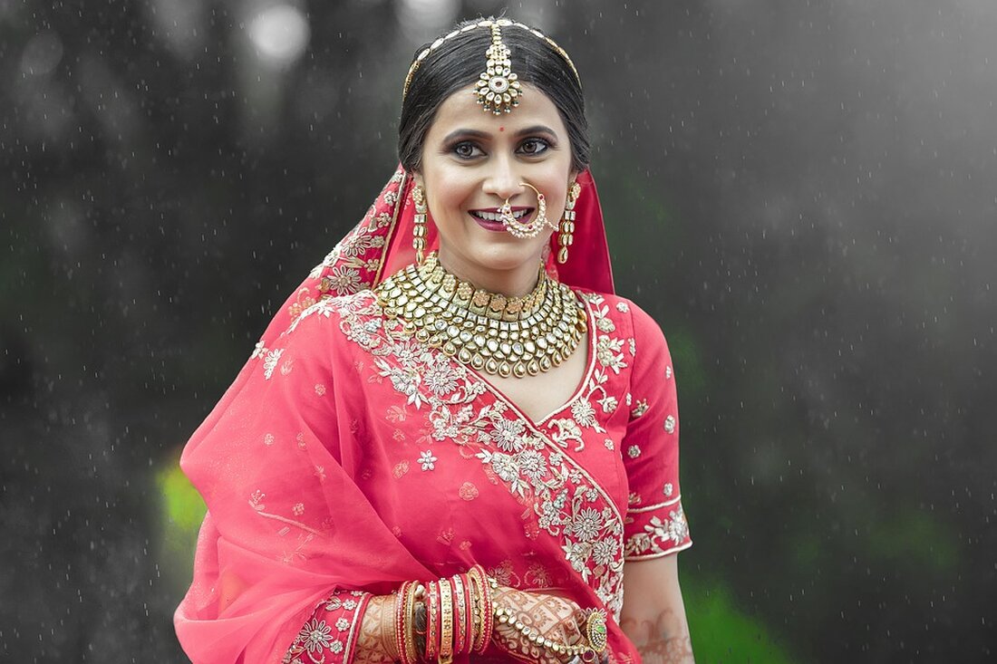 Heute zieht ein beeindruckender Krampusumzug durch Villach, mit über 1000 Teilnehmern. Rund 20.000 Besucher erwarten spektakuläre Masken und Traditionsbrauchtum unter dem Motto „Brauchtum verbindet“. Seien Sie dabei!