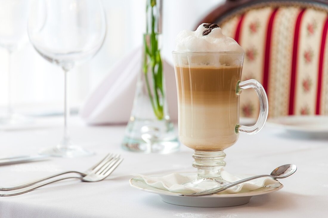 Alina Kirchner aus Villach erfüllt sich ihren Traum und wird Staatsmeisterin in Latte Art. Ihr Erfolg ist das Ergebnis harter Arbeit und Entschlossenheit. Lesen Sie mehr über ihren Weg zur Meisterschaft!