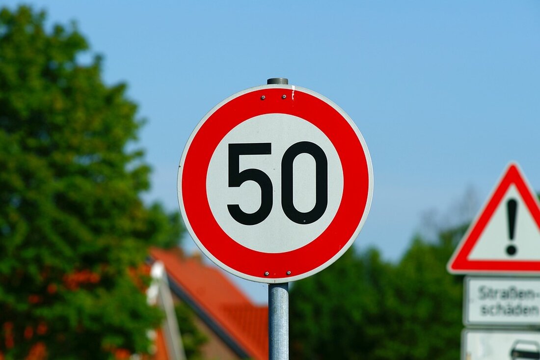 Wegen Asphaltierungsarbeiten wird die Feschnigstraße in Klagenfurt ab 2. Dezember 2024 bis voraussichtlich 6. Dezember für den Verkehr gesperrt. Umleitungen für die Linie A sind eingerichtet.