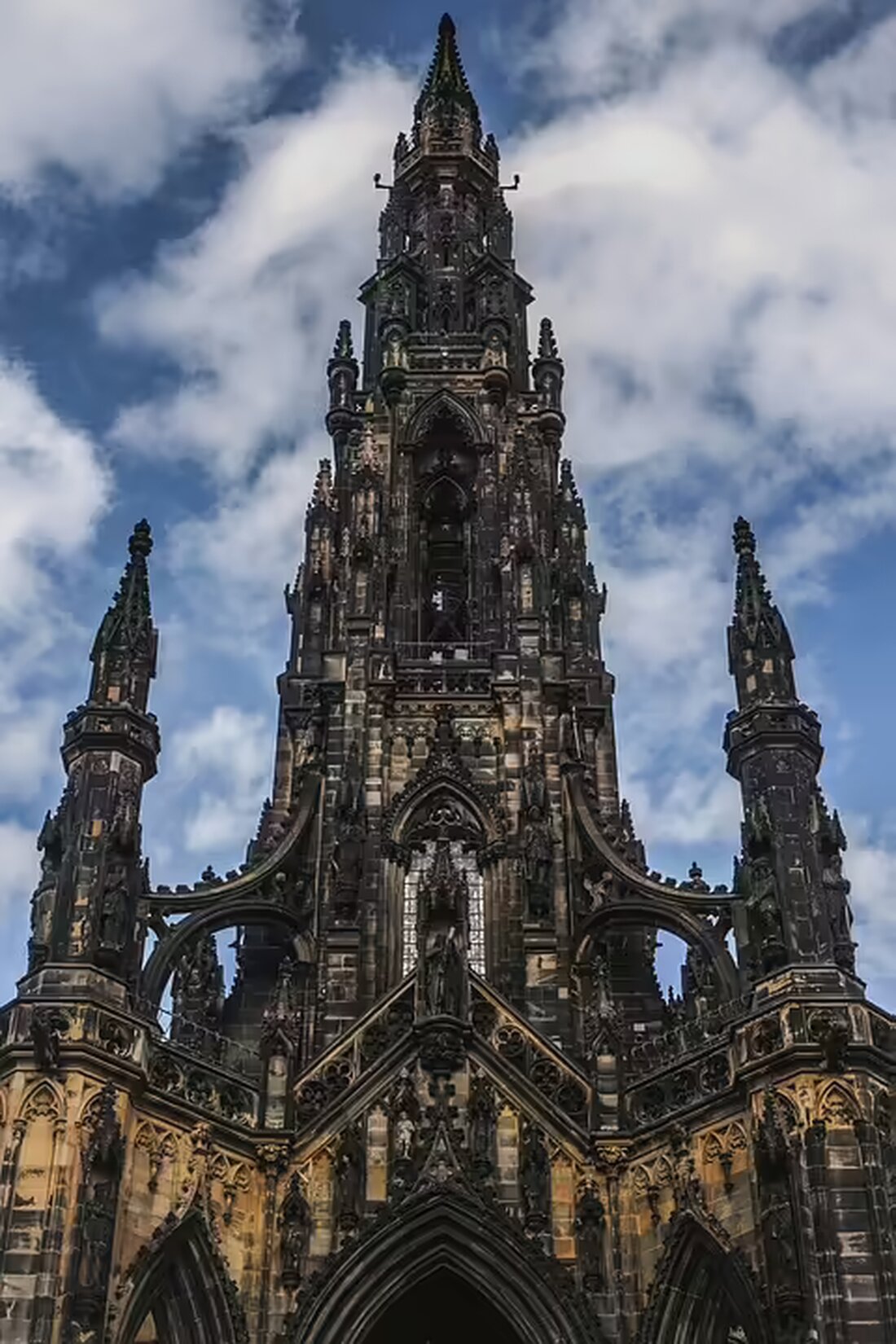 Walter Kammerhofer begeisterte am 9. November 2024 im Vereinzhaus Horn mit seinem neuen Kabarett-Programm „WIAD SCHO!“. Ein Abend voller Lachen, Charme und unvergesslicher Momente!