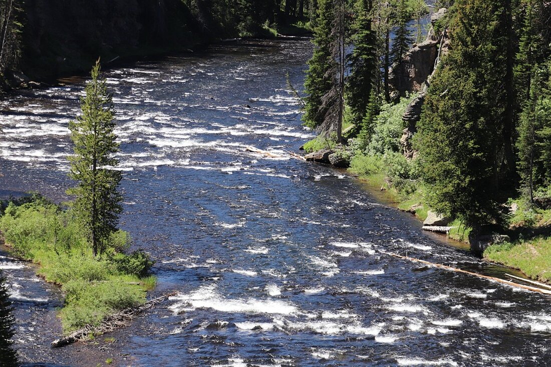 Die Nutzung des Wassers der Leutascher Ache für ein bayerisches Kraftwerk sorgt für Besorgnis in Tirol. Ein Rechtsstreit um das Wasserrecht könnte die Geisterklamm nachhaltig beeinflussen.