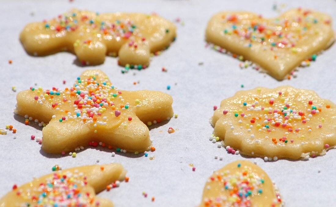 Entdecken Sie die traditionellen Adventsrituale in Niederösterreich, die uns auf Weihnachten einstimmen. Von Barbara-Zweigen bis zum Friedenslicht – erleben Sie die besinnliche Zeit der Bräuche!