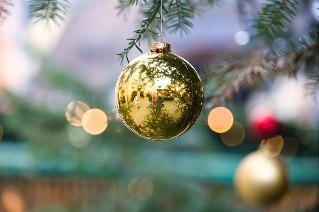 Entdecken Sie die ersten Weihnachtsmärkte im Allgäu, die an diesem Wochenende öffnen. Genießen Sie festliche Stimmungen, Glühweinduft und handgemachte Produkte – perfekt für den Advent!