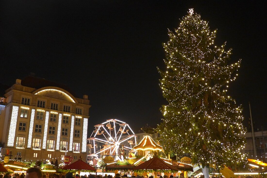 Erleben Sie den festlichen Zauber des Voitsberger Weihnachtsmarktes mit Live-Musik und kulinarischen sowie kunsthandwerklichen Ständen. Ein Highlight für alle Besucher und Genussliebhaber!