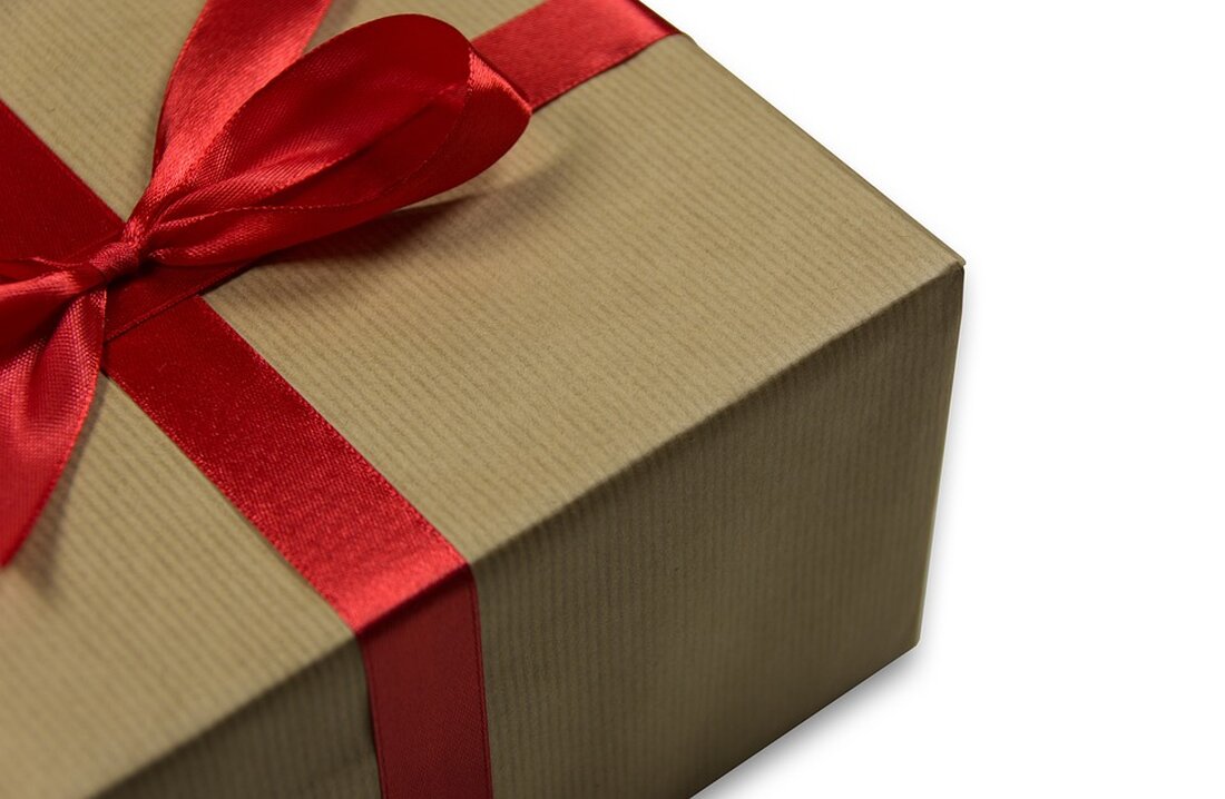 Entdecken Sie den stimmungsvollen Weihnachtsshop des Vorarlberger Kinderdorfs in Bregenz! Besondere Geschenke und Weihnachtskarten erwarten Sie – jedes unbedingt ein Geschenk mit Herz, das benachteiligten Kindern Perspektiven schenkt.