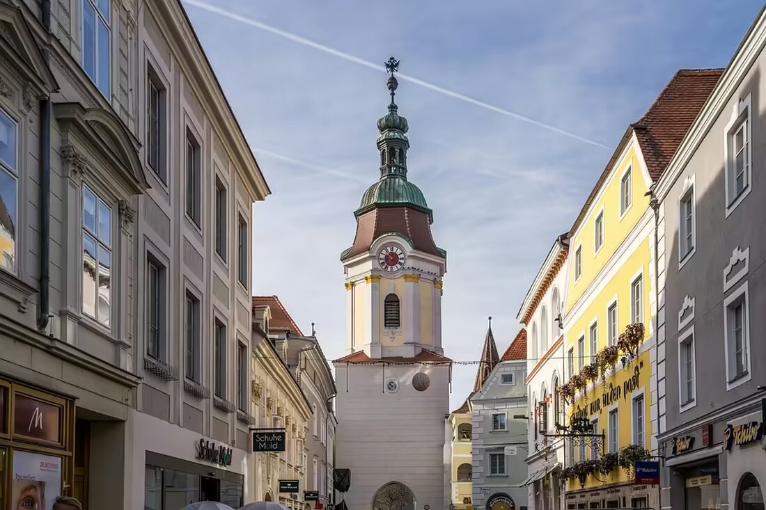 Entdecken Sie die festliche Vorfreude entlang der Donau! Erleben Sie bezaubernde Weihnachtsmärkte und zahlreiche Veranstaltungen, die die besinnlichste Zeit des Jahres zum Leben erwecken.