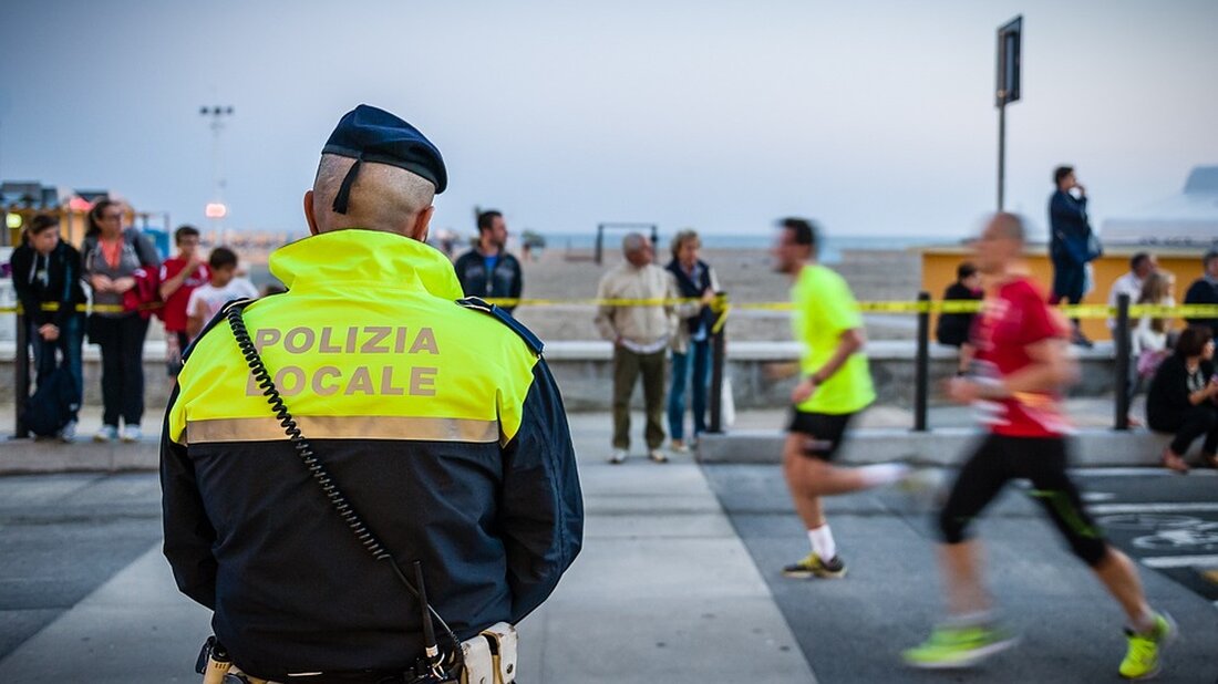 TikTok-Stars Cop und Che begeistern in Linz und Traun! Wie ein Polizist und ein Influencer Jugendliche erreichen und das Image der Polizei wandeln – jetzt mehr erfahren!