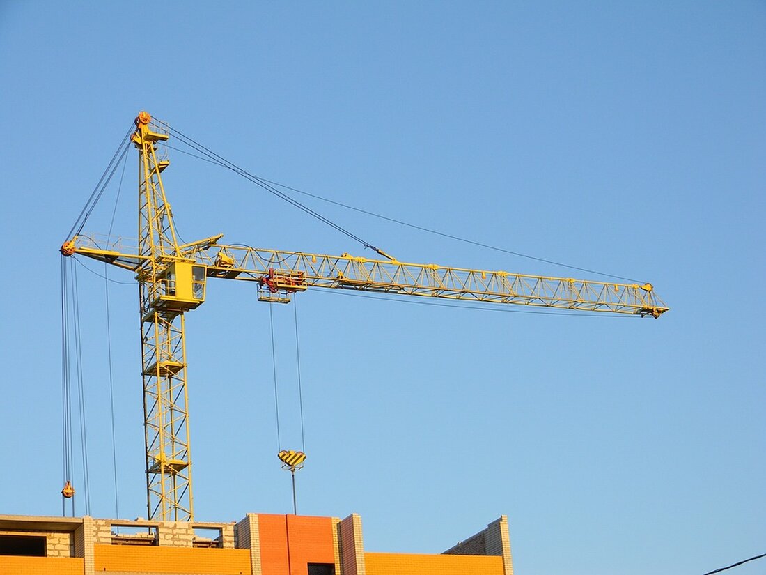 In Wien-Favoriten entsteht ein neues Wohnprojekt in Rothneusiedl, das Natur und Urbanität vereinen soll. Doch die Diskussion um eine Elektrobus-Garage und Flächennutzung sorgt für Aufregung.
