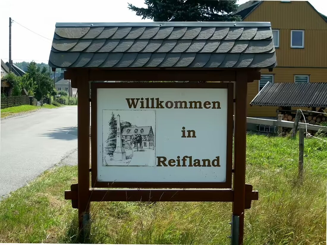 Ein spektakulärer Autobrand im Innviertel hat die Sicherheit eines nahegelegenen Fitnesscenters gefährdet. Erfahren Sie mehr über die Einsatzkräfte und die Hintergründe dieses Vorfalls.