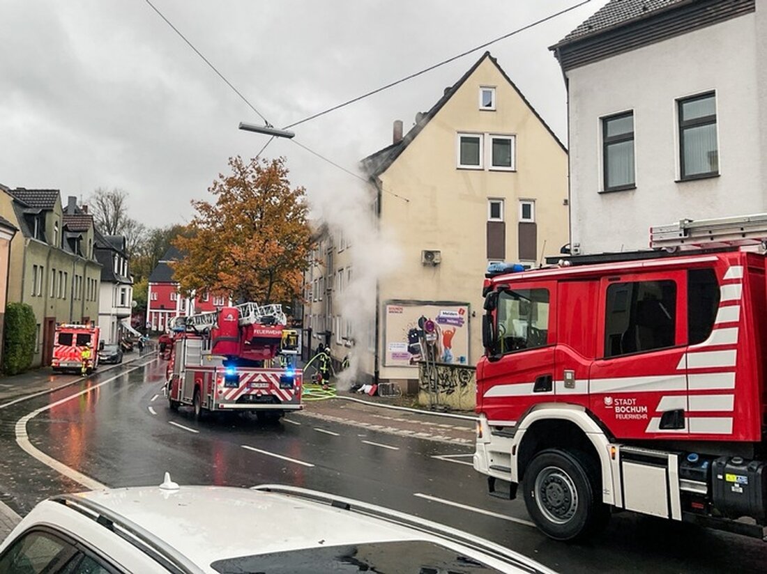 Am Dienstagvormittag wurde ein Wohnungsbrand in Höntrop gemeldet, bei dem Textilien auf einer Nachtspeicherheizung brannten. Verletzte gab es keine.