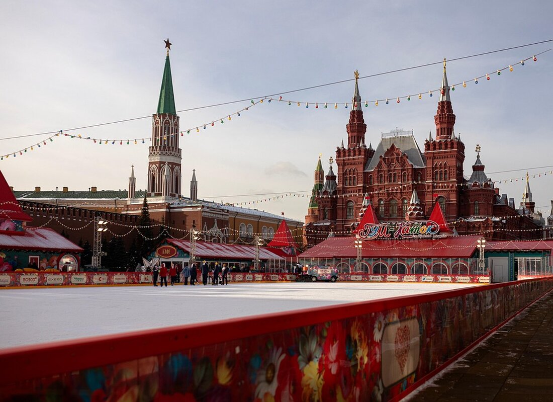 Xi Jinping wird als Ehrengast in Moskau erwartet, um mit Putin die Feierlichkeiten zum 80. Jahrestag des Sieges im Zweiten Weltkrieg zu begehen. Die Reise verdeutlicht die enge Zusammenarbeit zwischen China und Russland.