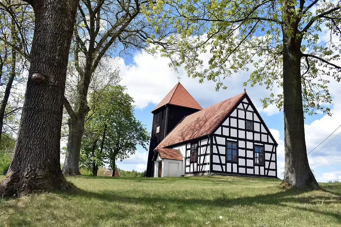 Die Ausstellung im Rathaus Krems beleuchtet die Geschichte der NS-Zwangslager im Bezirk und deren Auswirkungen bis heute. Ein bedeutendes Forschungsprojekt fördert das Erinnern und die Aufarbeitung.