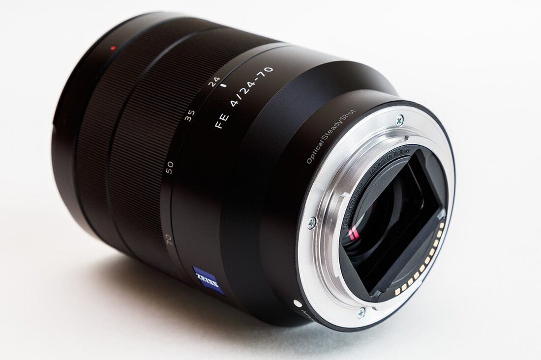 Heute früh bestätigte sich der Brandverdacht beim Vario Center. Die Feuerwehren Aurolzmünster und Weierfing kämpften erfolgreich gegen einen Containerbrand. Weitere Infos hier!