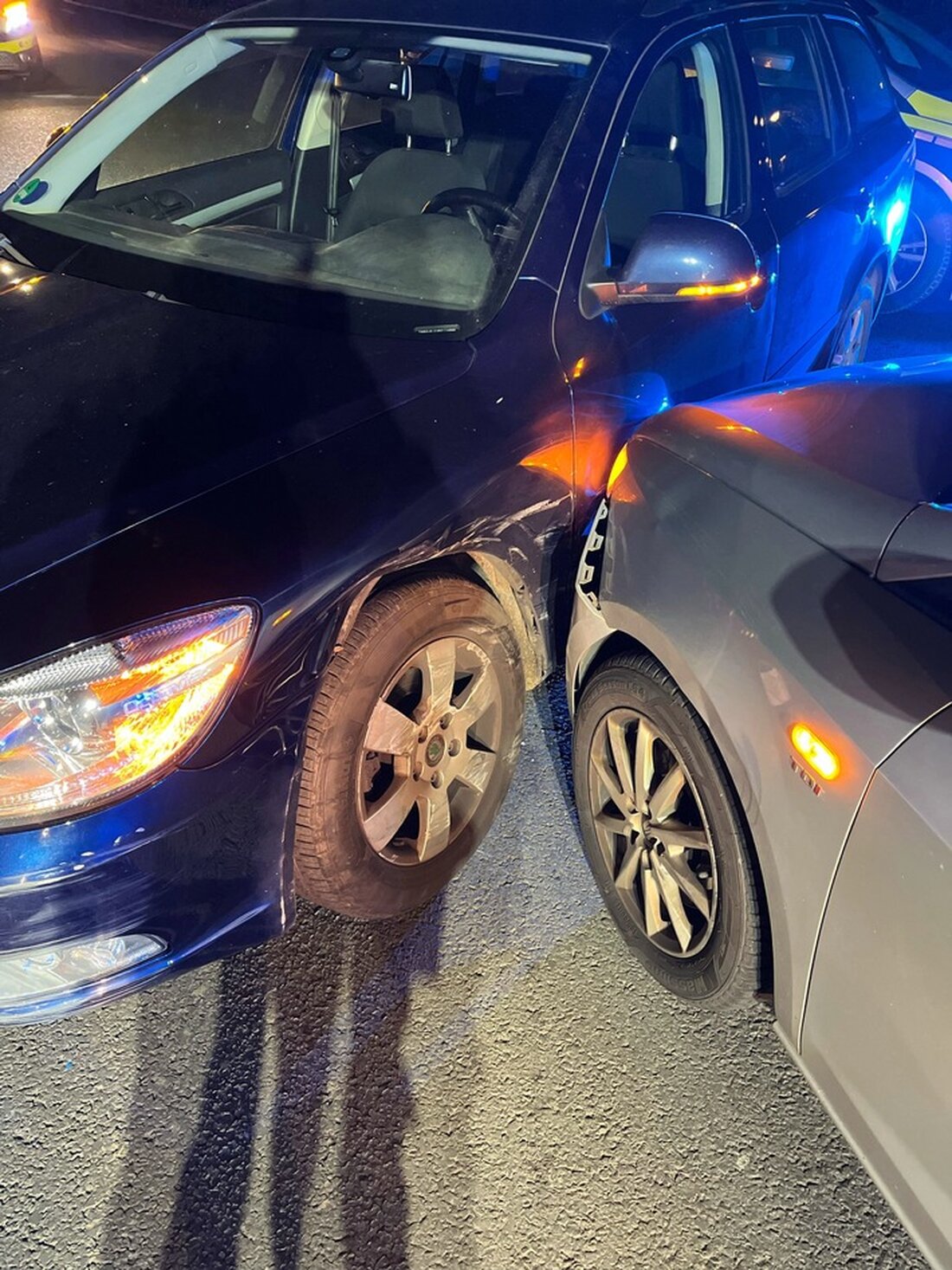 Bei einem Unfall am Sportpark in Hagen-Altenhagen wurden zwei Personen leicht verletzt. Die Polizei ermittelt zur Unfallursache.