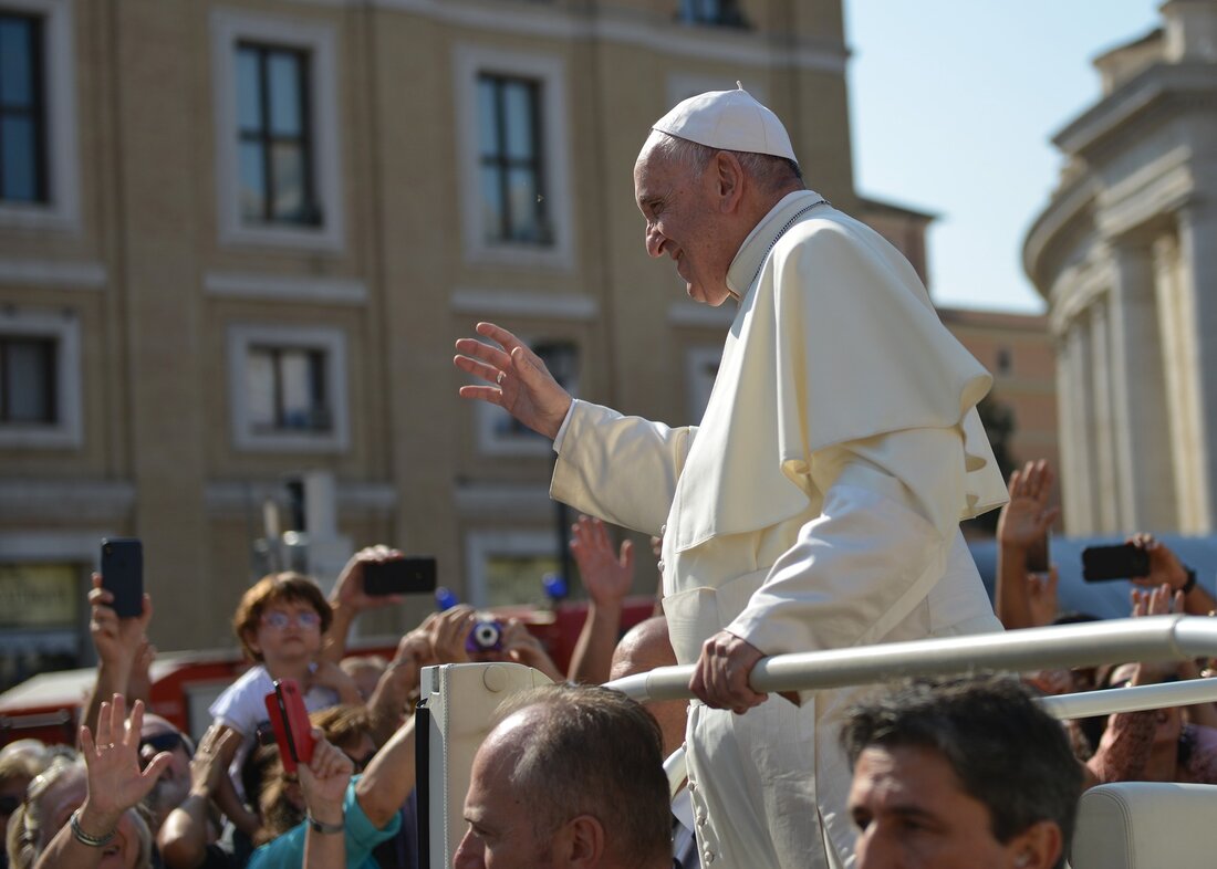 Papst Franziskus betont in Istanbul den fruchtbaren Dialog mit der orthodoxen Kirche und ruft zur Einheit und Frieden auf.