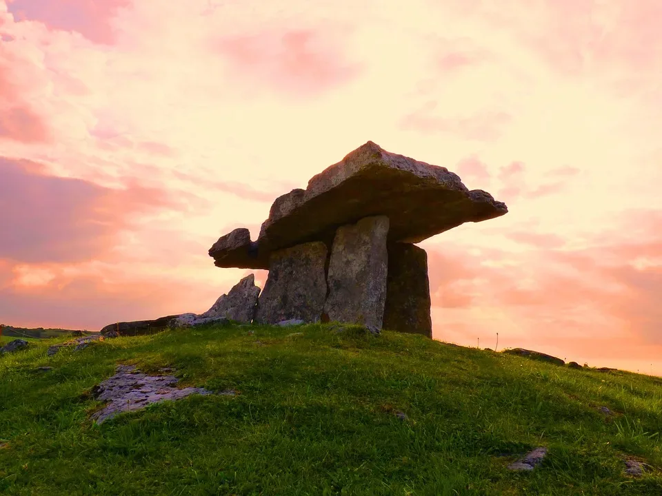 Dolmen 456997 960 720.jpg