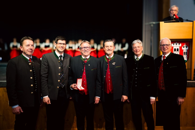 Erwin Angerer, Martin Gruber, Ehren-Chorleiter Franz Hrastnik, Obmann der MGV Scholle Josefi Lobnig, Peter Kaiser und Reinhart Rohr