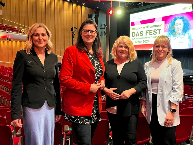 Frauenbeauftragte Kärnten Martina Gabriel, Landesrätin Sara Schaar, Vizebürgermeisterin Villach Gerda Sandriesser, Frauenbeauftragte Villach Alisa Herzog