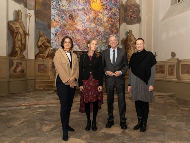 Ausstellungseröffnung Karin Pliem. v.li.n.re.: Abteilungsleiterin Britgitte Winkler-Komar, Künstlerin Karin Pliem, LH Peter Kaiser, Direktorin Christine Wetzlinger-Grundnig