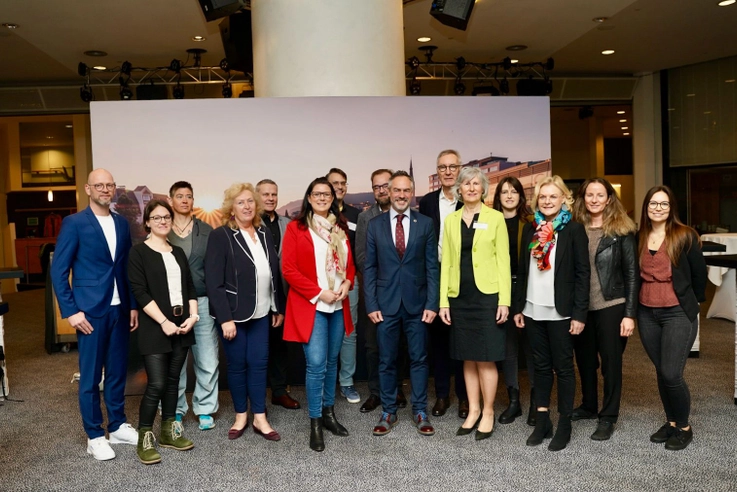 u.a. Gottlieb Türk, Leiter des Landeskriminalamtes; Kinderschutzreferentin Landesrätin Sara Schaar; UAbt.-Leiterin Kinder- und Jugendhilfe Reg.Rätin Chrstine Gaschler-Andreasch; Huberta Holzmann Fachkundiger Dienst für sozialpädagogische und psychologische Angelegenheiten