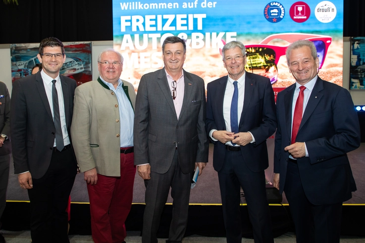 Eröffnung der Freizeitmesse 2024. Bild zeigt v.li.: LHStv. Martin Gruber, Hubert Aichlseder, Jürgen Mandl, LH Peter Kaiser, Horst Wild.