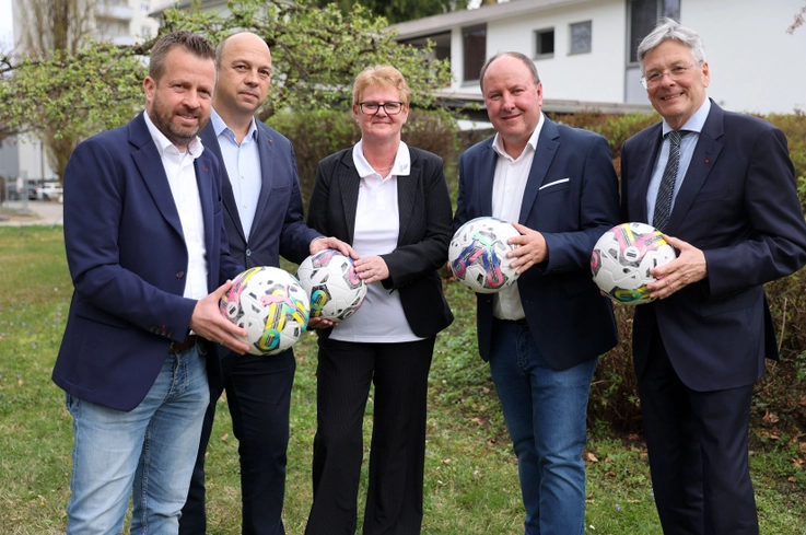 Konstituierende Vorstandssitzung KFV (Kärntner Fußballverband). Bild zeigt v.li.: Thomas Jank, Martin Mutz, Tamara Krammer, Gerhard Engl, LH Peter Kaiser.